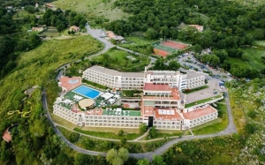 Crisi al Grand Hotel Pianeta Maratea: oltre 80 lavoratori a rischio dopo la decisione del Tribunale